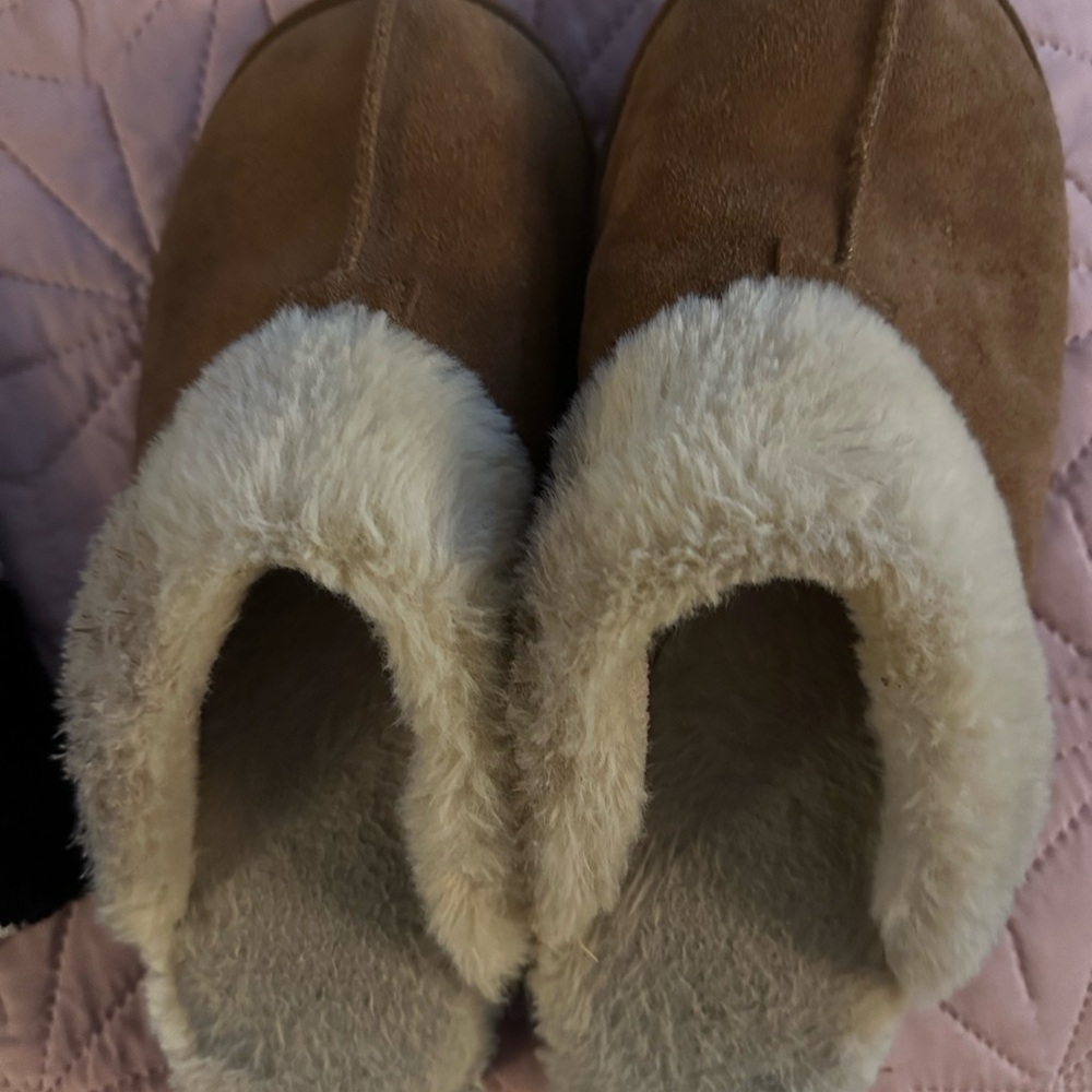 Secret Treasures Tan Slippers